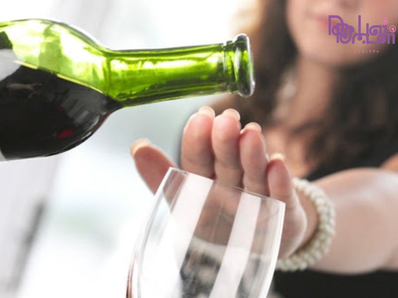 Hạn chế đồ uống có cồn trong quá trình phục hồi da