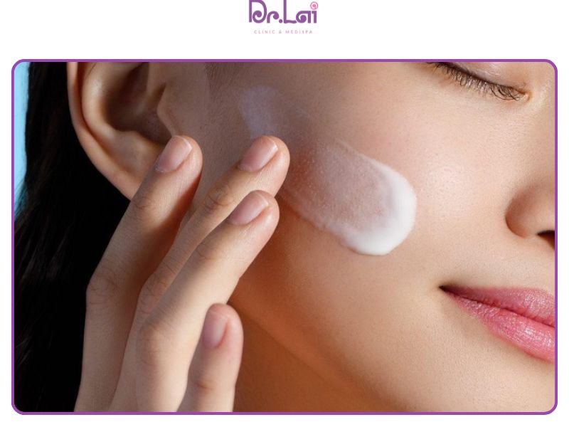 Bôi kem chống nắng mỗi ngày bảo vệ da khỏi tia UV hạn chế nám, tàn nhang lan rộng